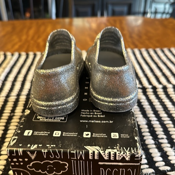 MINI MELISSA girls MINI BE SILVER GLITTER SNEAKERS - Picture 8 of 16